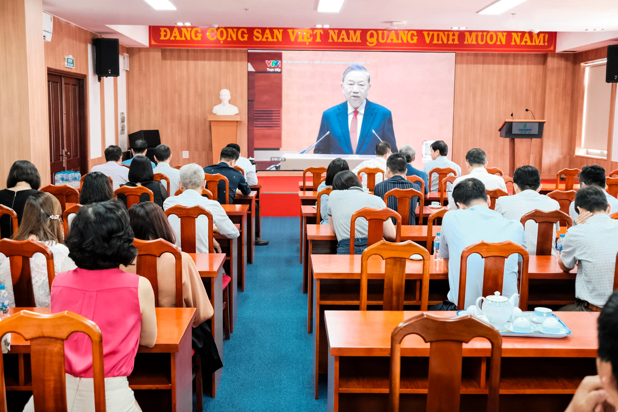 TRIỆU TẬP HỘI NGHỊ QUÁN TRIỆT NGHỊ QUYẾT SỐ 79 VÀ 80 CỦA BỘ CHÍNH TRỊ